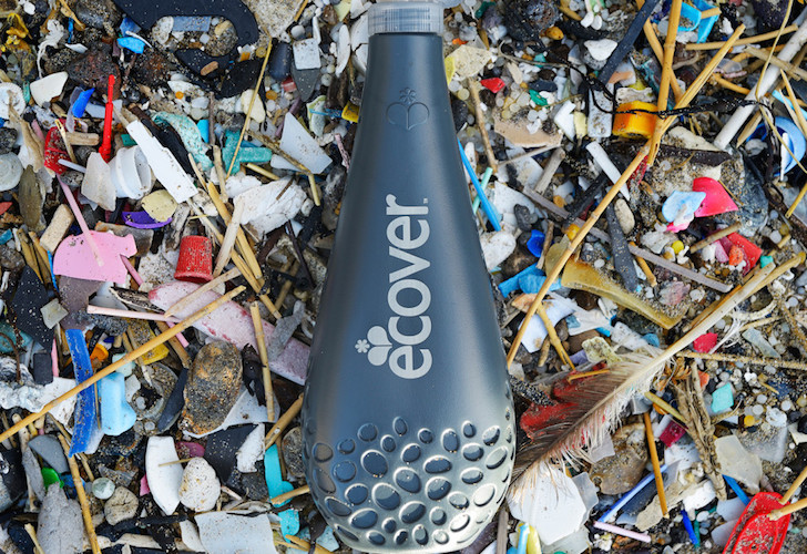 La bouteille "Ocean Plastic" chez Ecover, fabriquée à 50% en plastique issu des océans